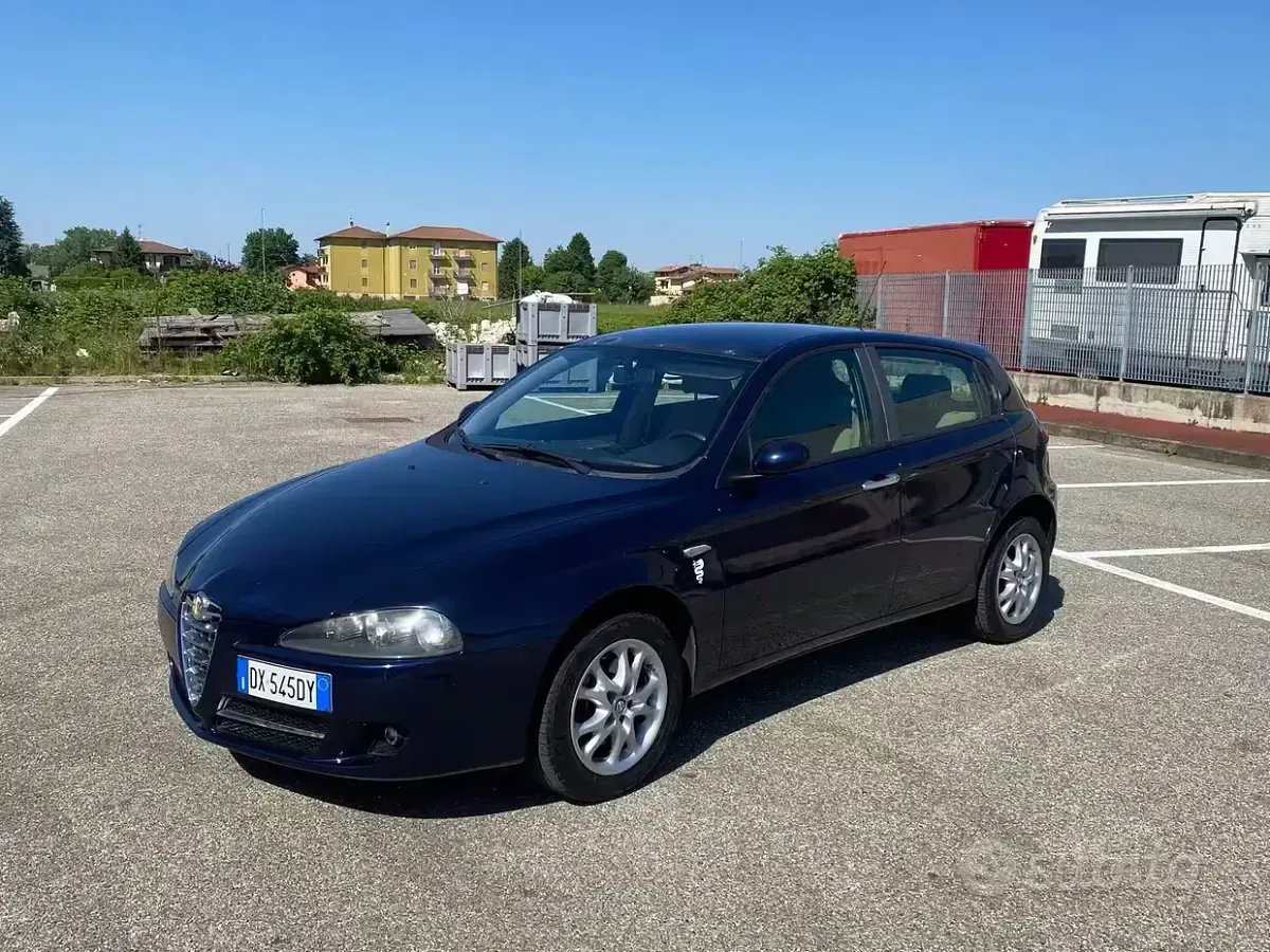 Usata Alfa Romeo 147 Exclusive 120 CV (88 kW) 2009 Bluazzurro Utilitaria