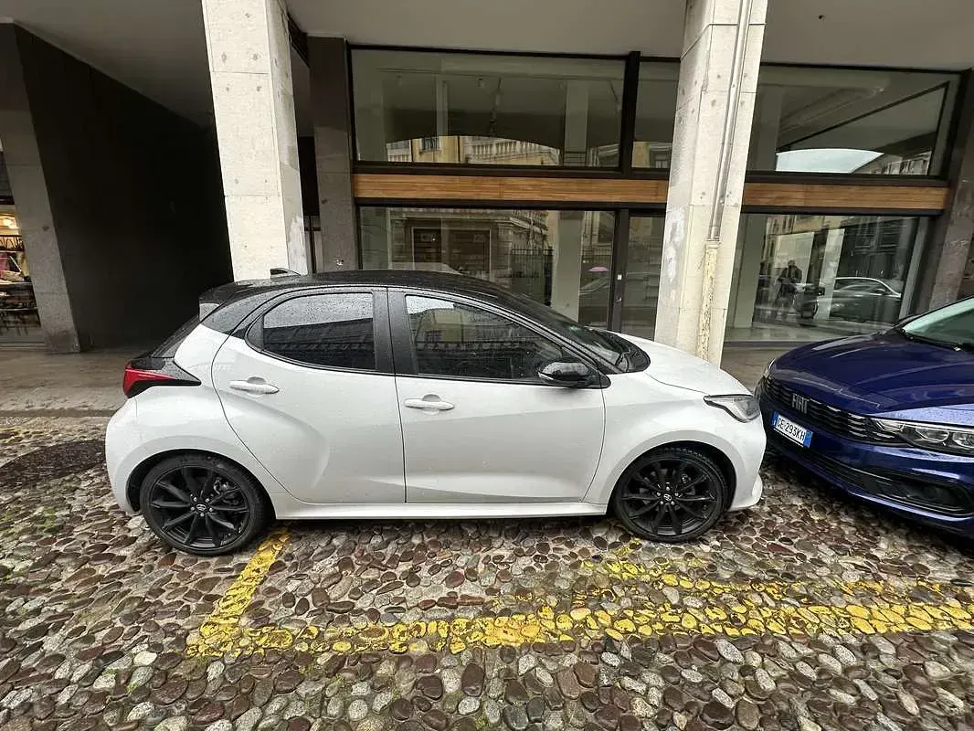 Usata Toyota Yaris Hybrid Sport 131 CV (96 kW) 2024 Berlina