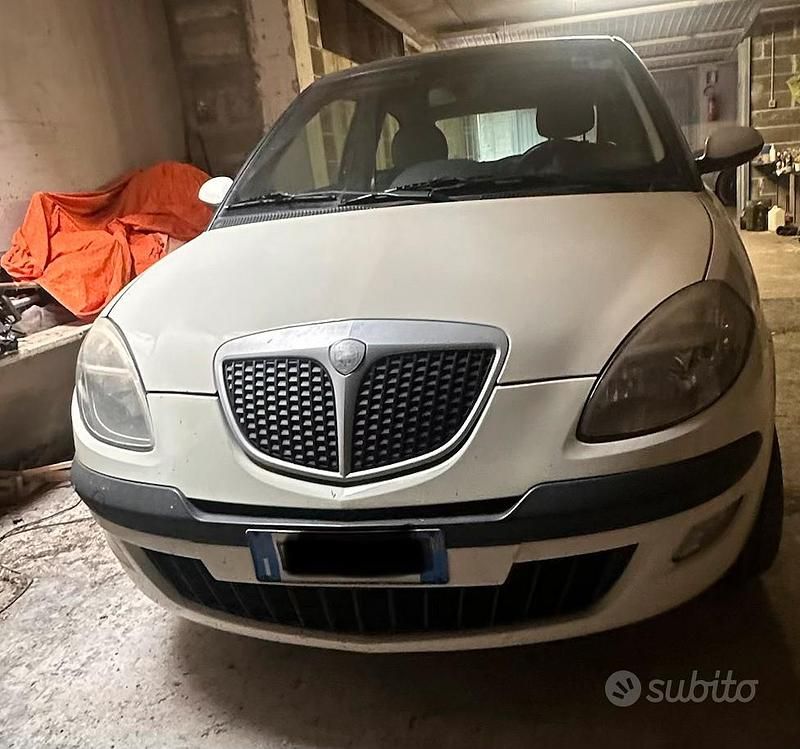 Usata Lancia Ypsilon 70 CV (51 kW) 2006 Utilitaria