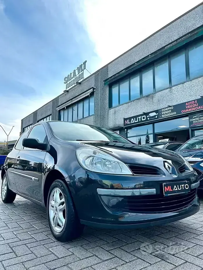 Usata Renault Clio II Dynamique 75 CV (55 kW) 2006 Nero Berlina