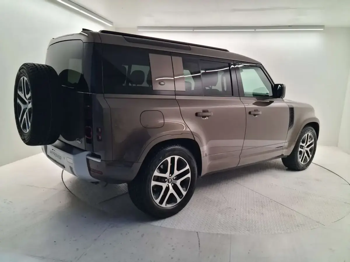 Usata Land Rover Defender 400 CV (294 kW) 2022 Marrone SUV