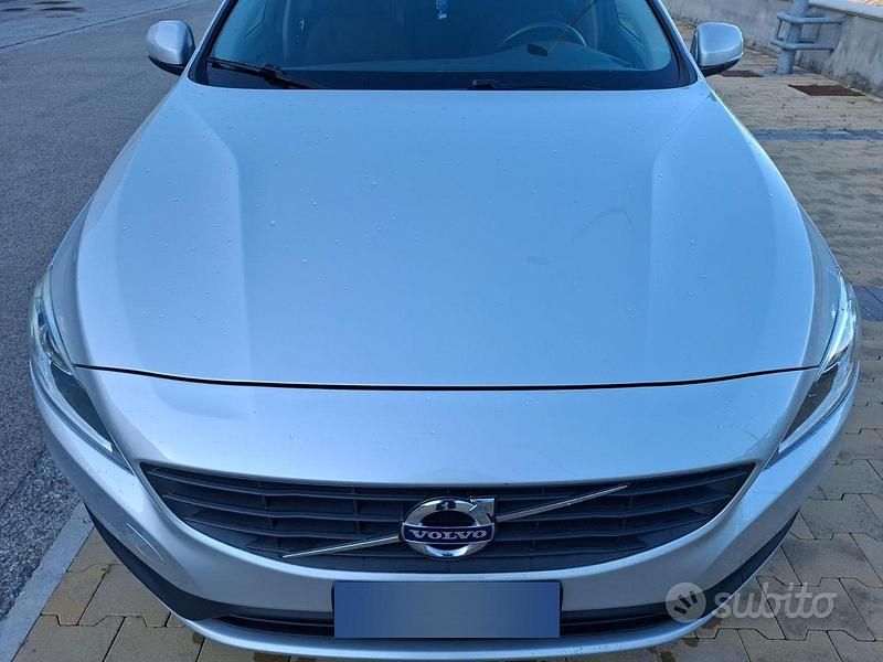 Usata Volvo V60 150 CV (110 kW) 2017 Grigio Station wagon