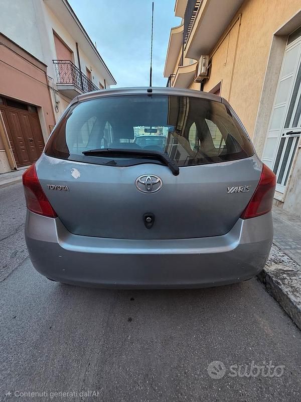 Usata Toyota Yaris 90 CV (66 kW) 2007 Utilitaria