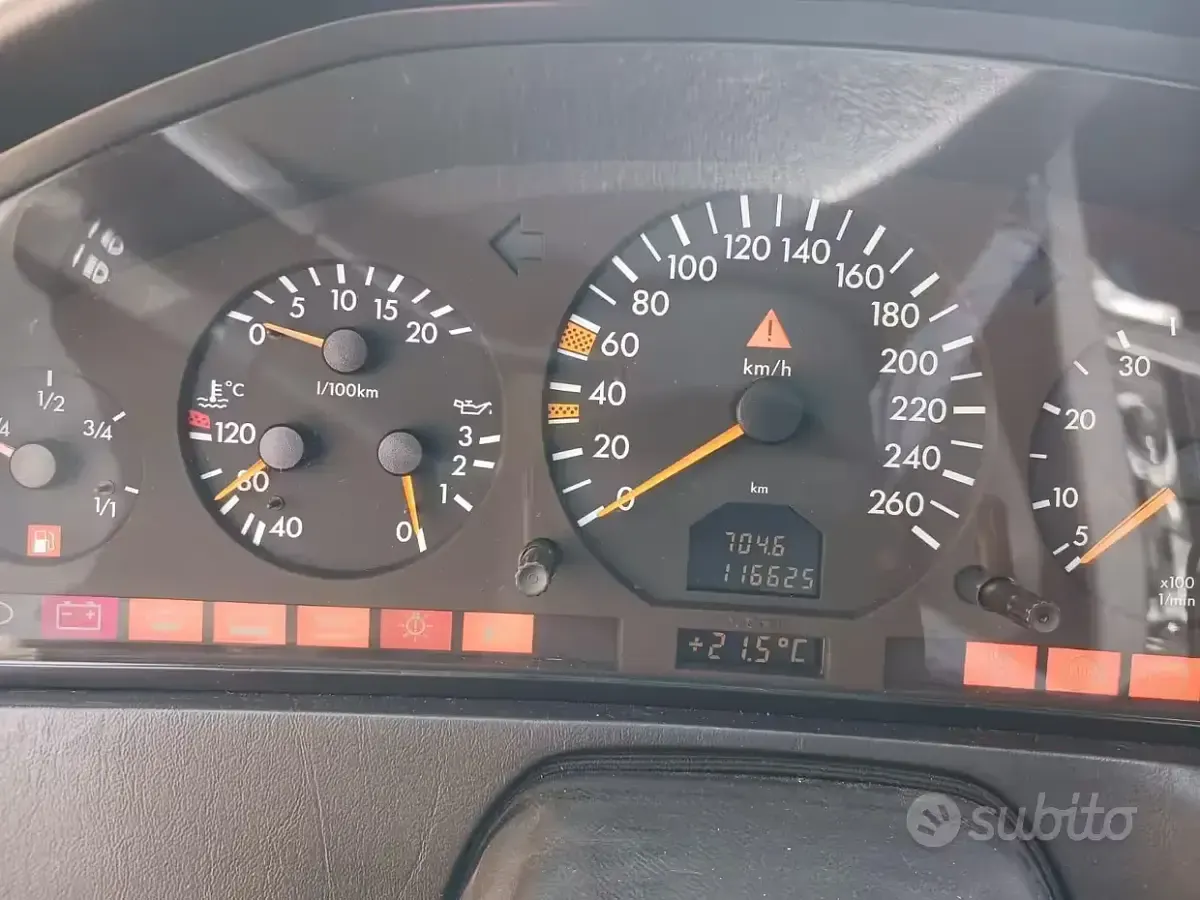 Usata Mercedes SL320 231 CV (169 kW) 1998 Giallo Cabrio