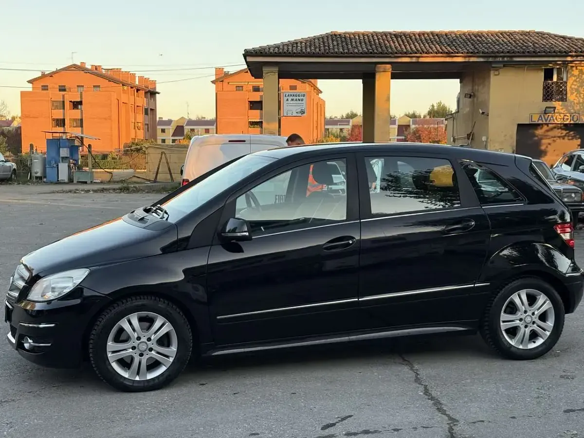 Usata Mercedes B180 Premium 109 CV (80 kW) 2011 Other Utilitaria
