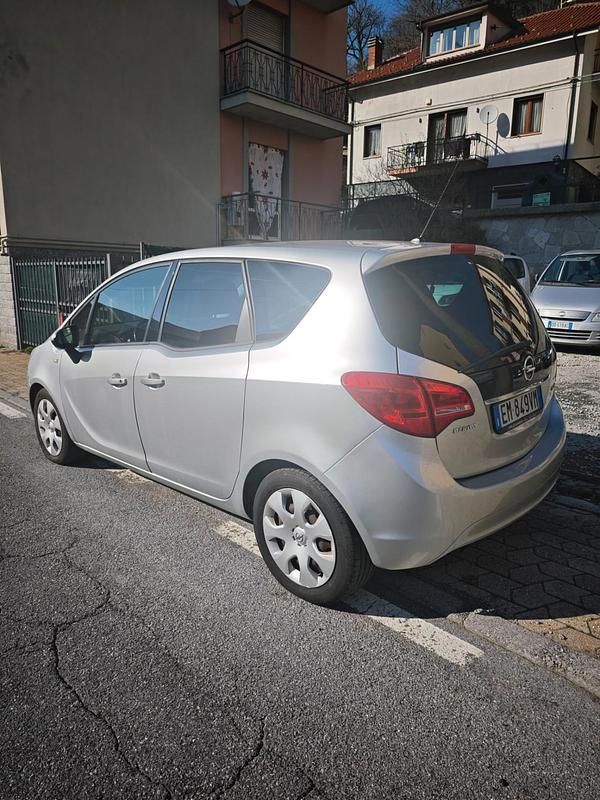 Usata Opel Meriva 95 CV (69 kW) 2012 Grigio Monovolume