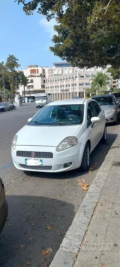 Usata Fiat Grande Punto 75 CV (55 kW) 2009 Bianco Utilitaria