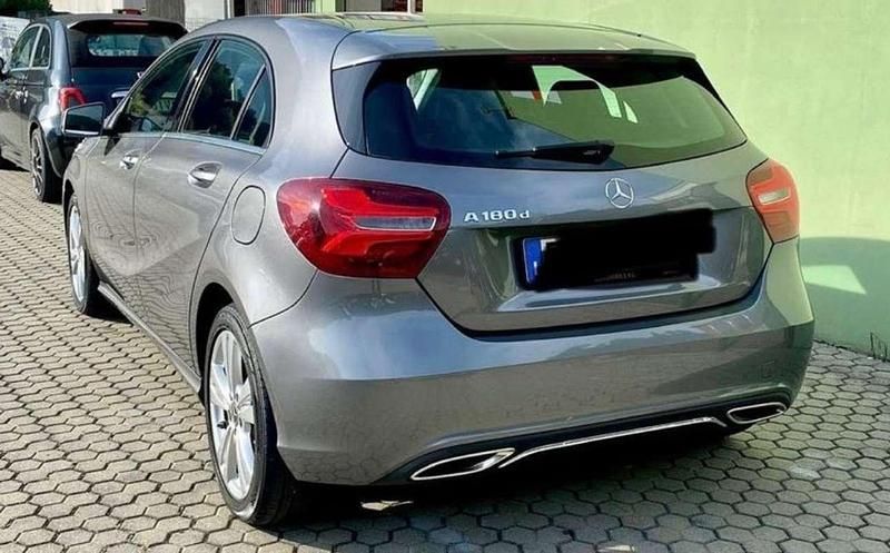 Usata Mercedes 180 109 CV (80 kW) 2018 Grigio Berlina