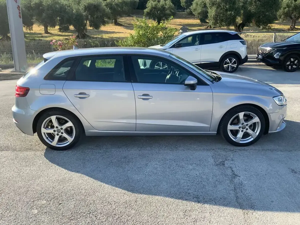 Usata Audi A3 Sport 116 CV (85 kW) 2018 Argento Berlina