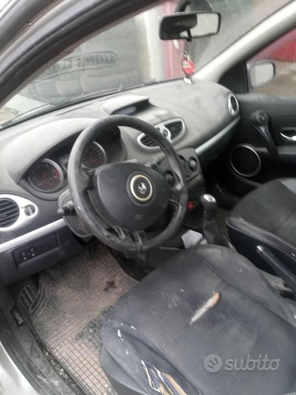 Usata Renault Clio II 82 CV (60 kW) 2006 Grigio Berlina