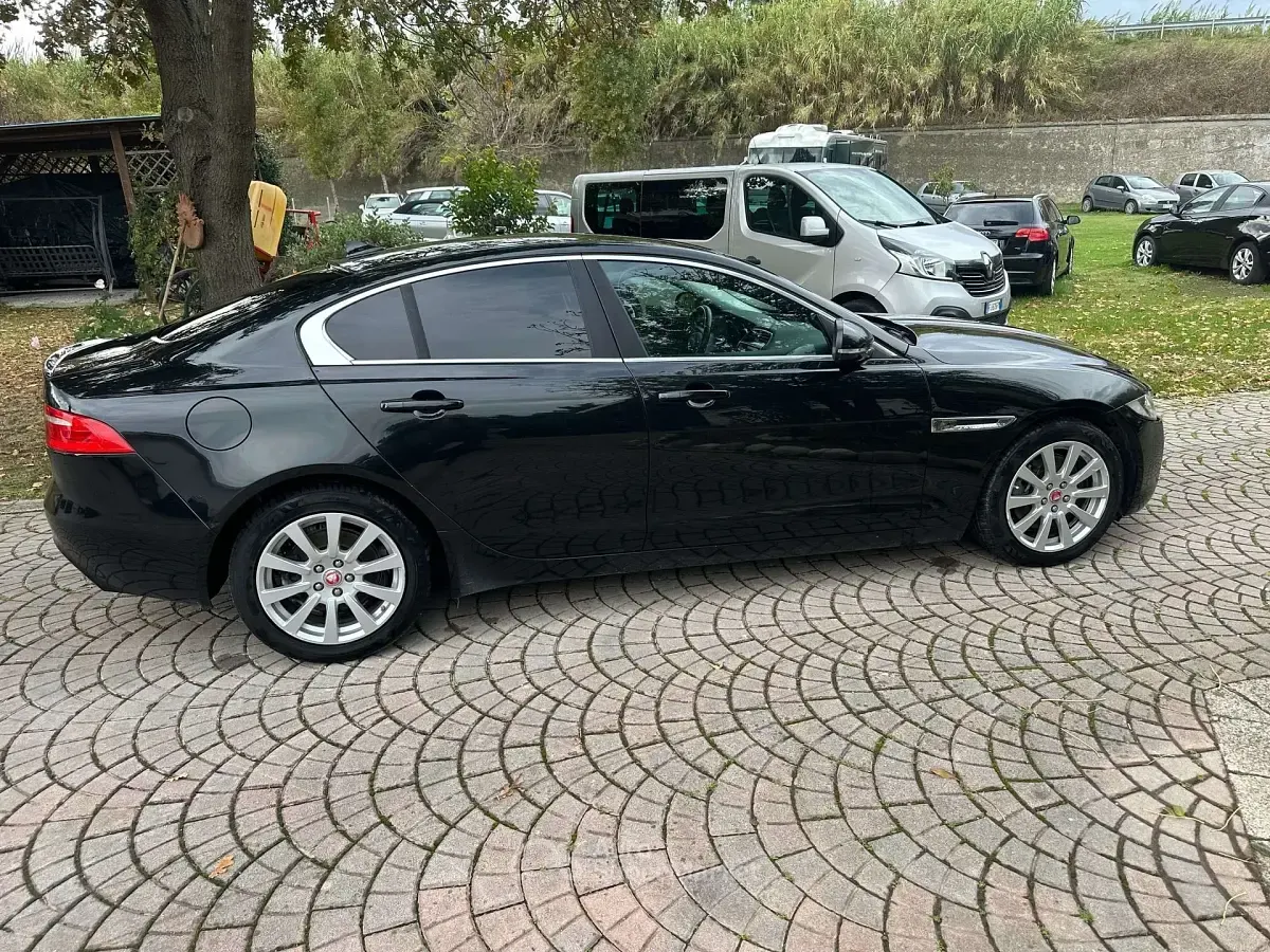 Usata Jaguar XE Business Edition 180 CV (132 kW) 2015 Nero Berlina