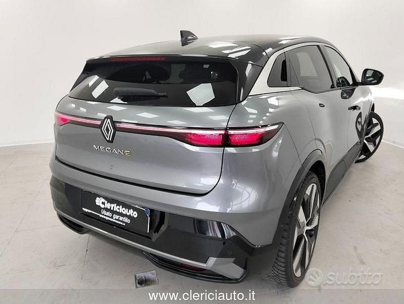 Begagnad Renault Megane E-Tech 160 kW (218 HK) 2022 Grå Sedan
