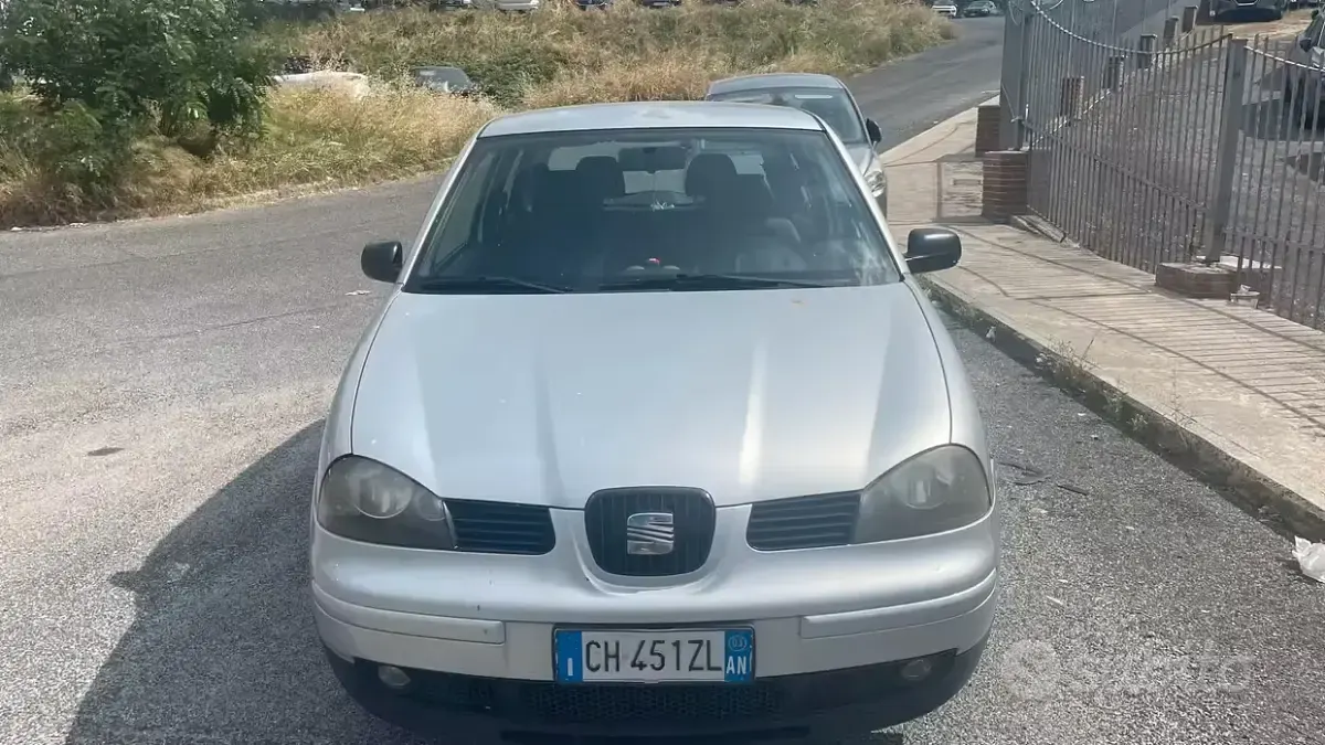 Usata Seat Arosa 50 CV (36 kW) 2003 Grigio Utilitaria
