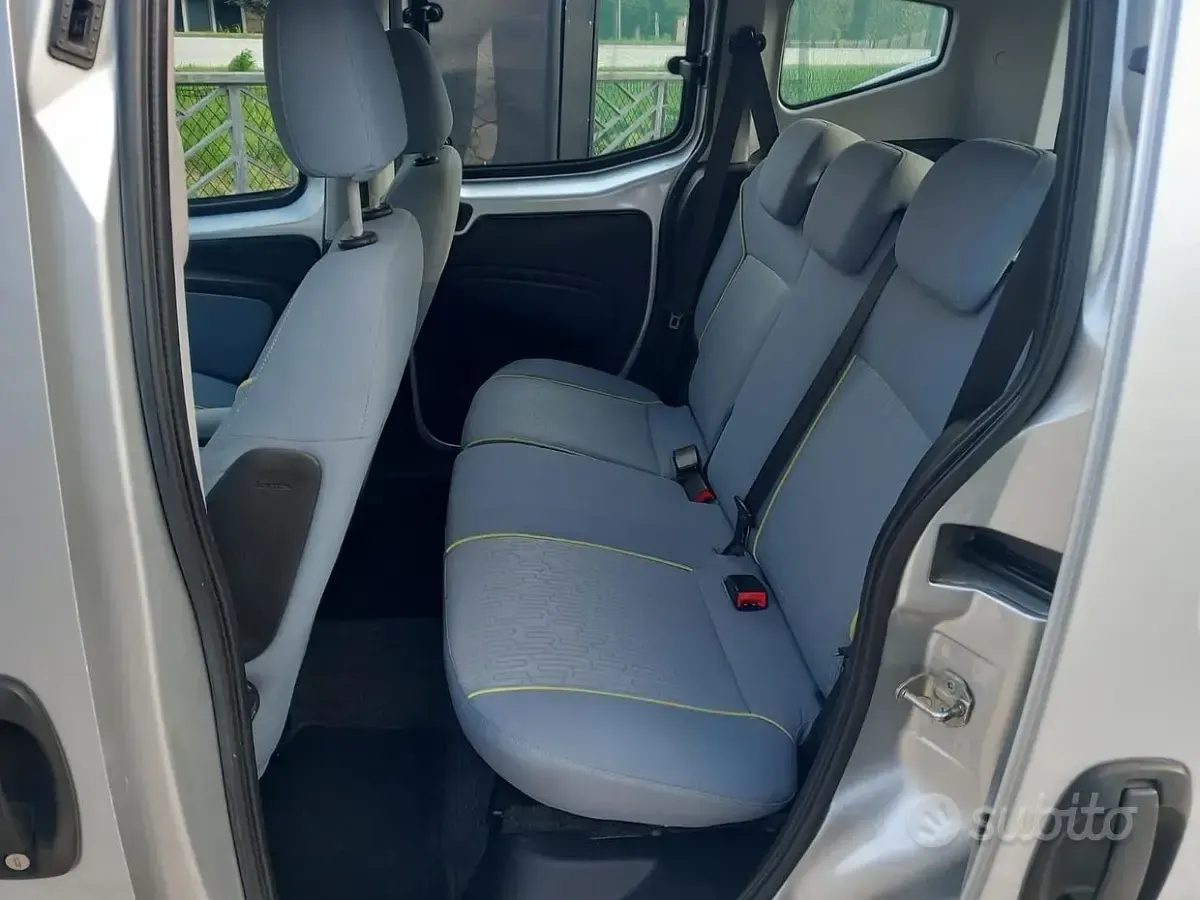 Usata Peugeot Bipper Outdoor 75 CV (55 kW) 2012 Grigio Monovolume
