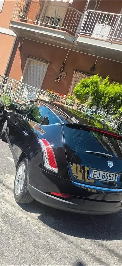 Usata Lancia Delta 120 CV (88 kW) 2011 Nero Utilitaria