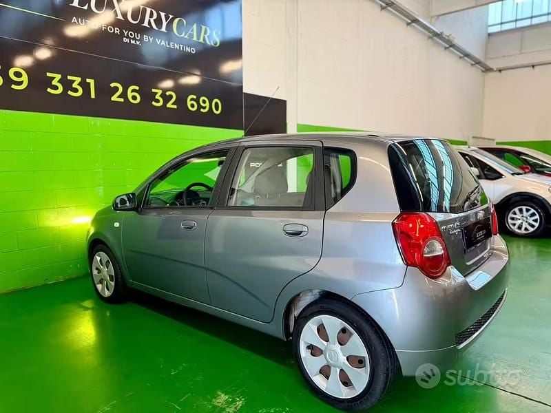 Usata Chevrolet Aveo 84 CV (61 kW) 2011 Grigio Berlina