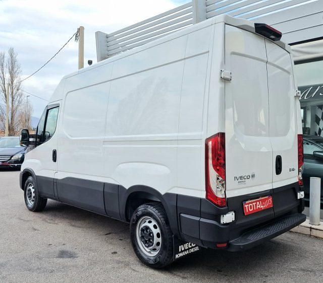 Nuova Iveco Daily 116 CV (85 kW) 2025 Bianco pastello Berlina