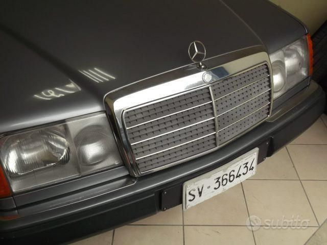 Grigio Usata 1989 Mercedes E200 Tre volumi | 5000 € - Immagine 1/4
