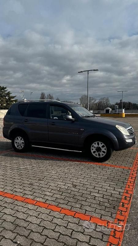 Usata Ssangyong (KGM) Rexton 165 CV (121 kW) 2008 Grigio SUV