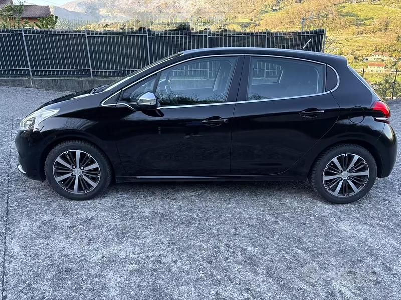Usata Peugeot 208 75 CV (55 kW) 2016 Utilitaria