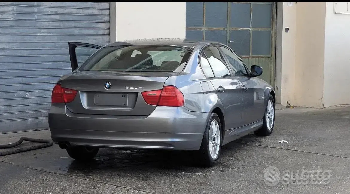 Usata BMW 320 Efficient Dynamics 184 CV (135 kW) 2010 Grigio Berlina
