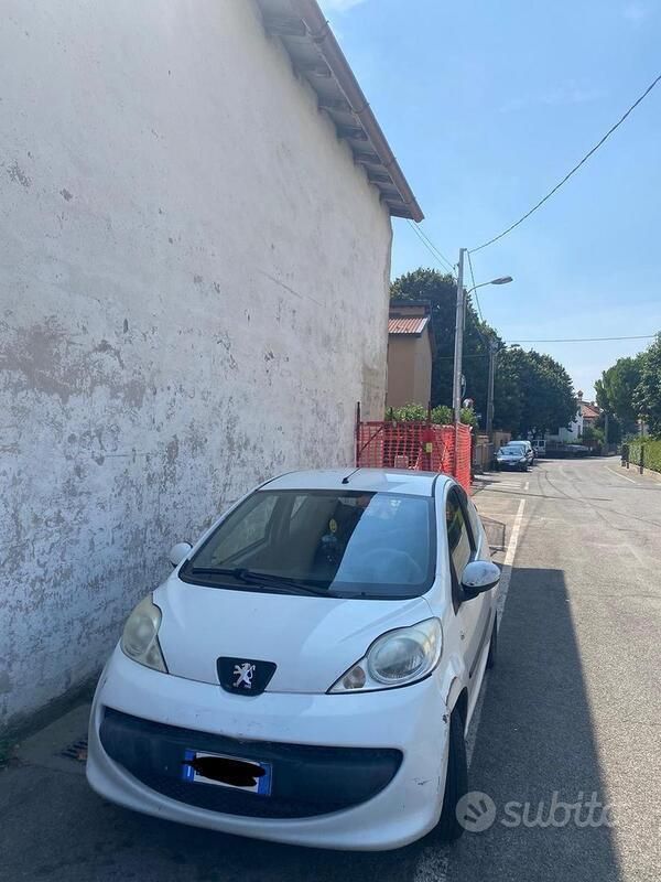 Usata Peugeot 107 68 CV (50 kW) 2007 Bianco Utilitaria