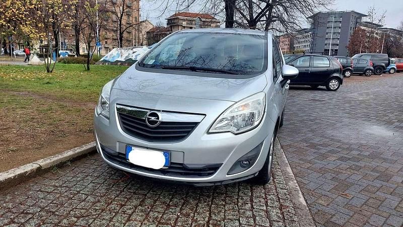 Usata Opel Meriva S 101 CV (74 kW) 2012 Argento Monovolume