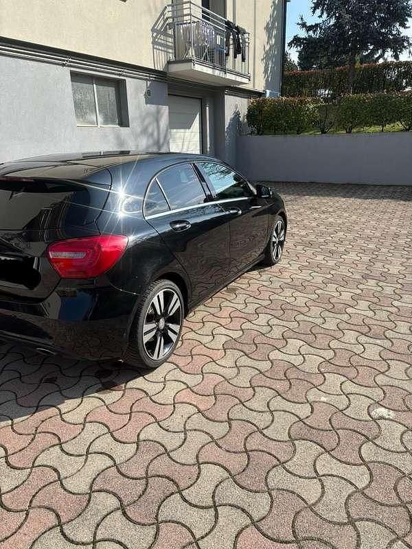 Usata Mercedes A180 109 CV (80 kW) 2014 Nero Berlina
