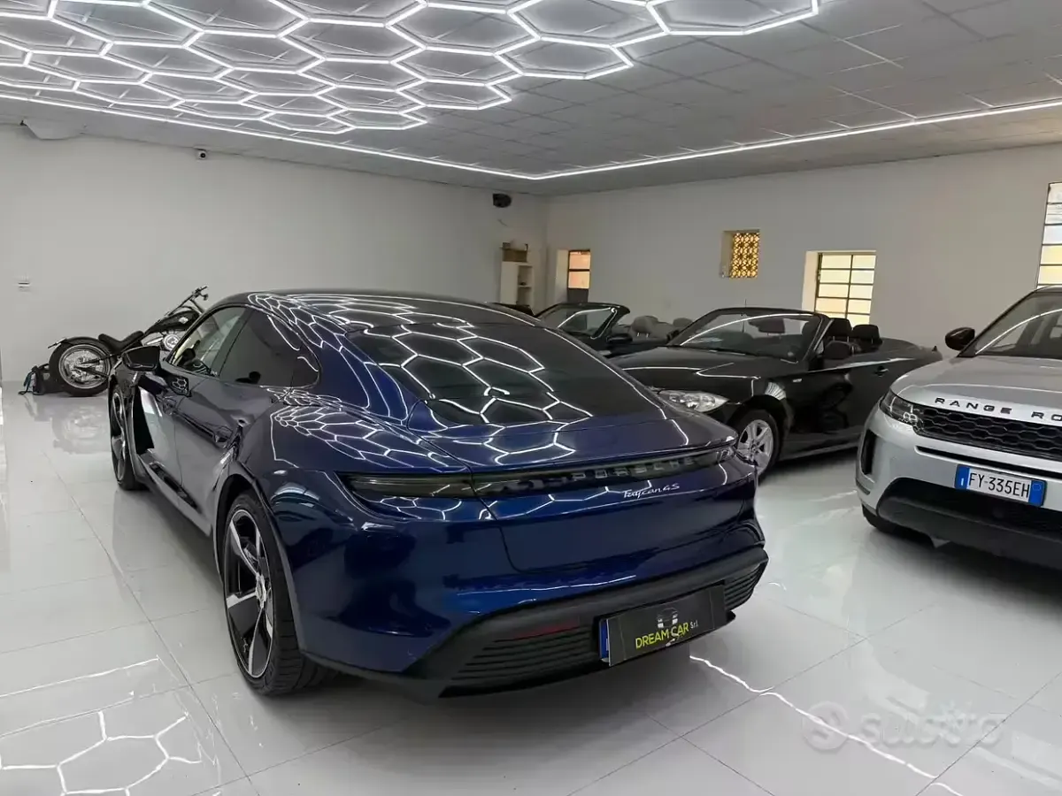 Usata Porsche Taycan 139 kW (190 CV) 2021 Blu/azzurro Berlina