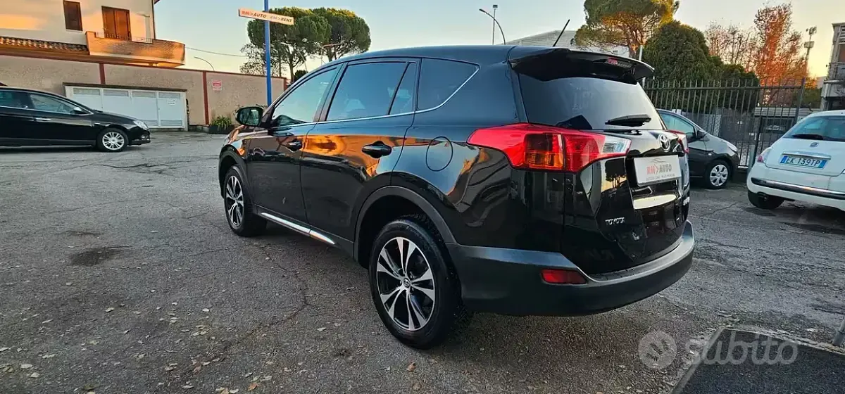 Usata Toyota RAV4 125 CV (91 kW) 2015 Nero SUV
