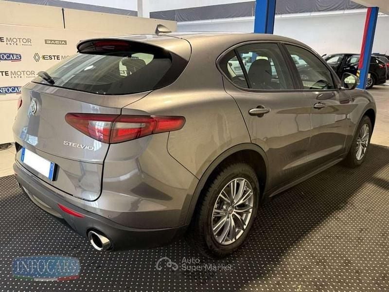 Usata Alfa Romeo Stelvio Super 190 CV (139 kW) 2019 Grigio metallizzato SUV