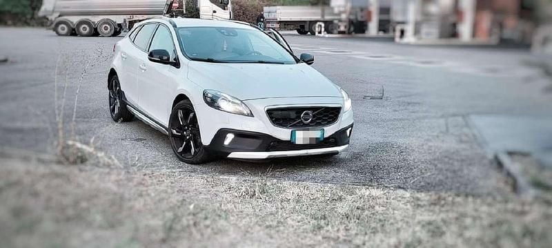 Usata Volvo V40 CC Momentum 150 CV (110 kW) 2015 Station wagon