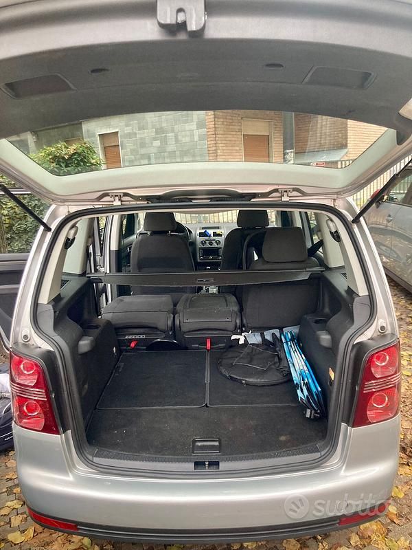 Usata VW Touran 105 CV (77 kW) 2010 Grigio Monovolume