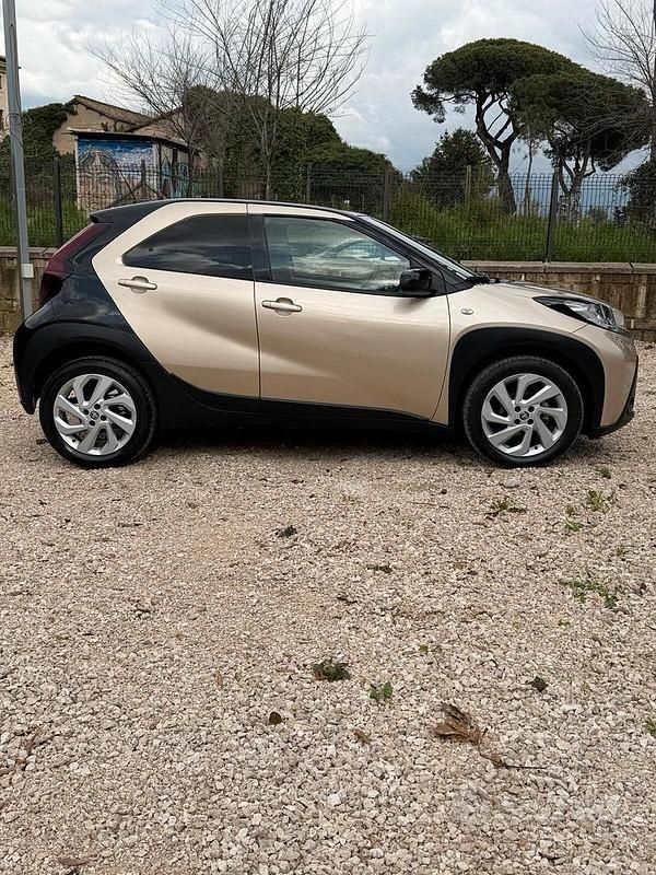 Usata Toyota Aygo X Trend 72 CV (52 kW) 2022 Giallo SUV