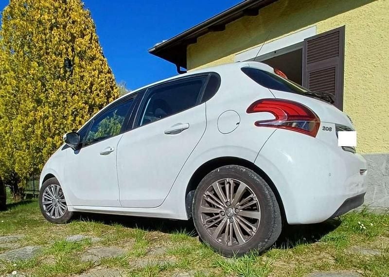 Occasion Peugeot 208 Allure 75 PK (55 kW) 2016 Wit Hatchback