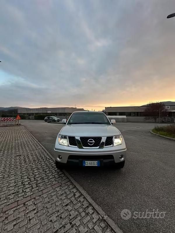 Usata Nissan Navara 174 CV (127 kW) 2007 Grigio Pick-up
