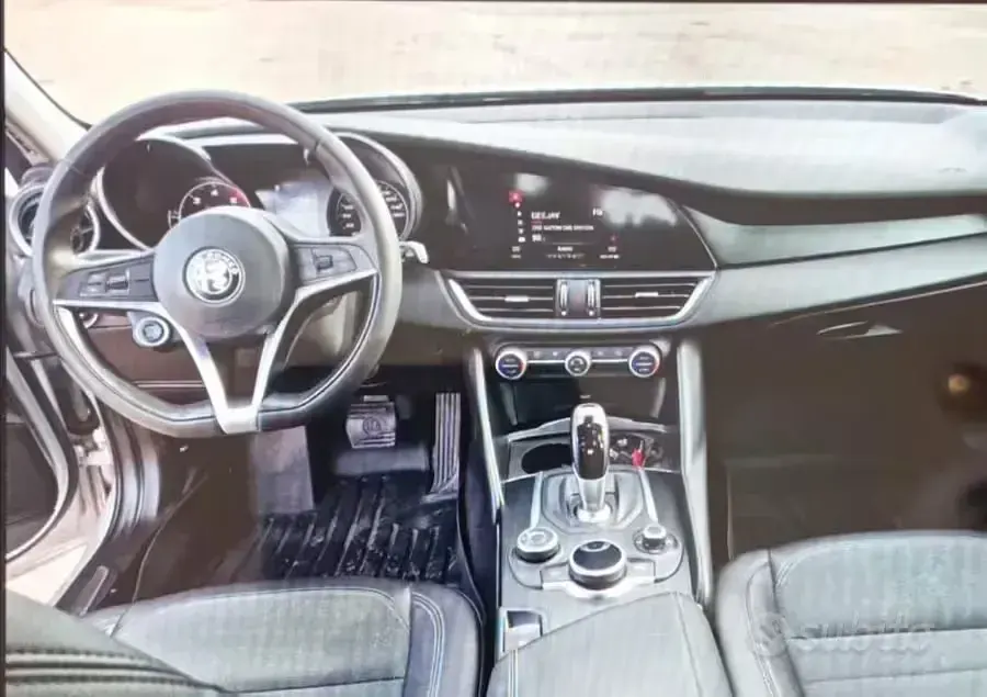 Usata Alfa Romeo Giulia Super 150 CV (110 kW) 2018 Grigio Berlina