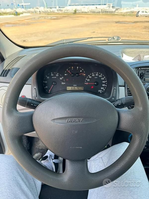 Usata Fiat Punto 60 CV (44 kW) 2003 Bianco Utilitaria