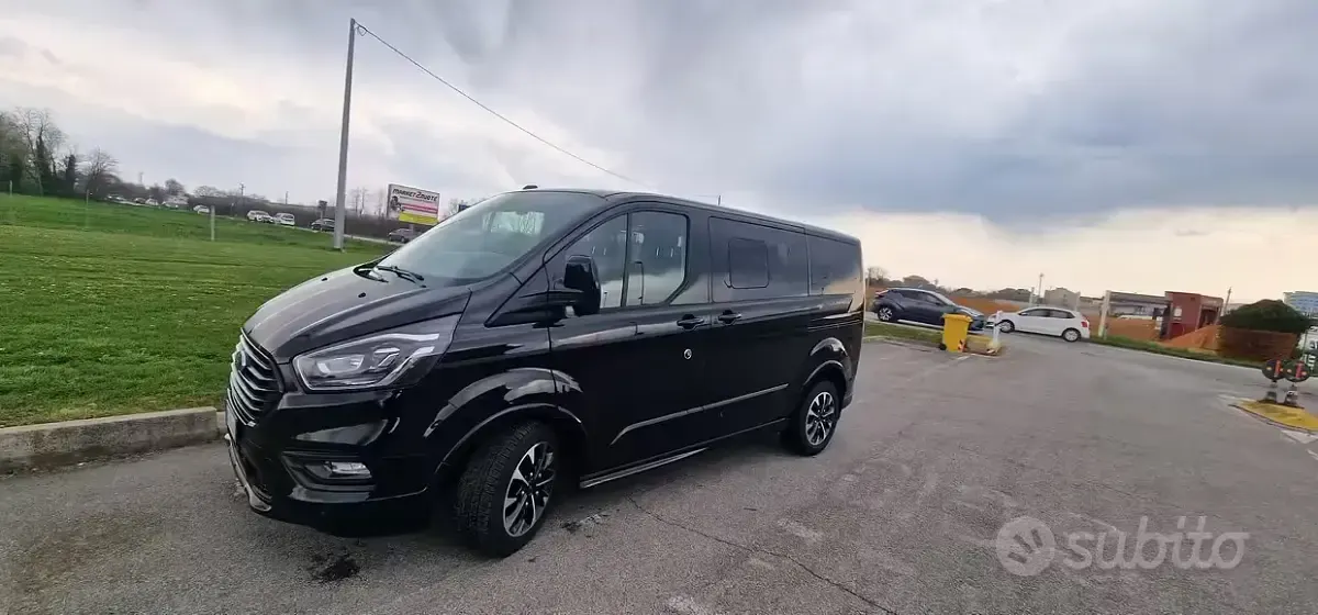 Usata Ford Tourneo Sport 185 CV (136 kW) 2020 Nero Monovolume
