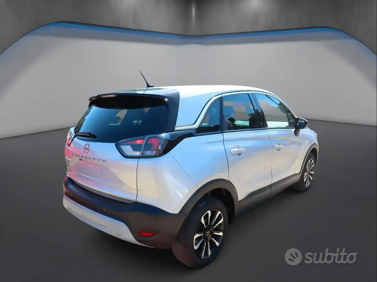 Usata Opel Crossland Elegance 110 CV (80 kW) 2024 Grigio SUV