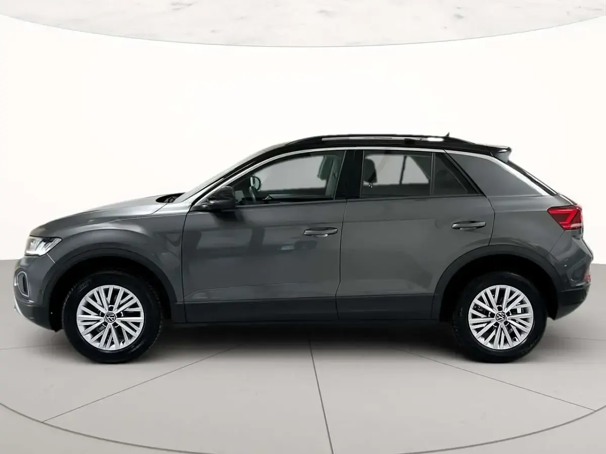 Usata VW T-Roc Life 116 CV (85 kW) 2025 Indium grey metallizzato nero SUV