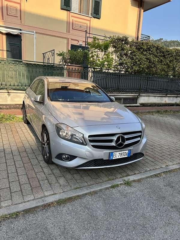 Usata Mercedes A180 109 CV (80 kW) 2013 Argento Berlina