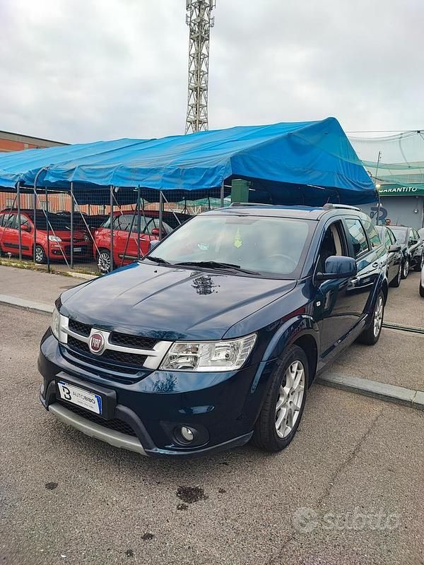 Käytetty Fiat Freemont Lounge 170 HP (125 kW) 2012 Sininen Katumaasturi