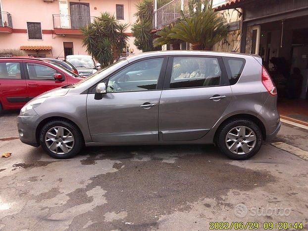 Usata Renault Scénic III 110 CV (80 kW) 2011 Grigio Monovolume