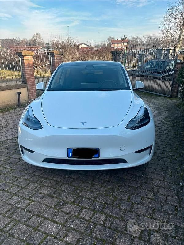 Usata 2021 Tesla Model Y Long Range AWD SUV | 26.000 € (Ottimo prezzo) - Immagine 1/4