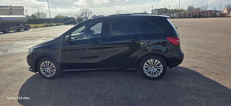 Begagnad Mercedes B200 Executive 156 HK (114 kW) 2015 Minibuss