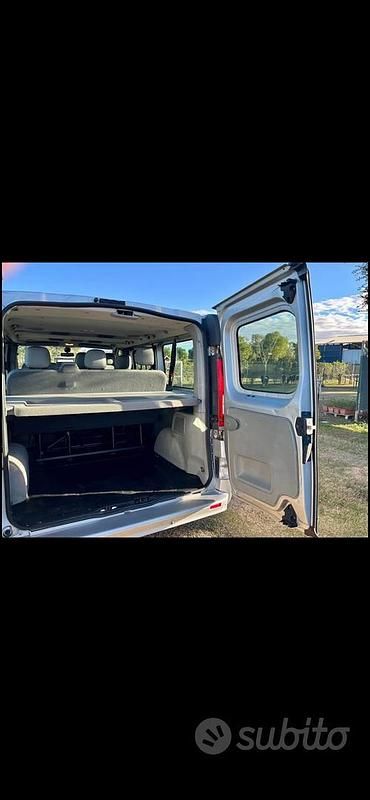 Usata Opel Vivaro 120 CV (88 kW) 2011 Grigio Monovolume