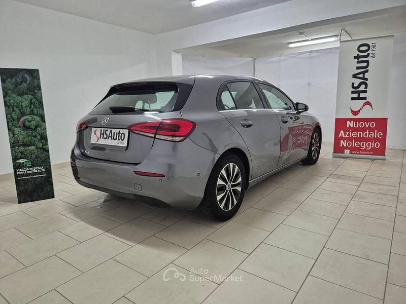 Usata Mercedes A180 Business 116 CV (85 kW) 2022 Mountaingrau (n.b modello 180 Berlina