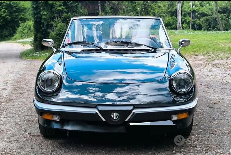 Usata Alfa Romeo Spider 128 CV (94 kW) 1983 Nero Cabrio