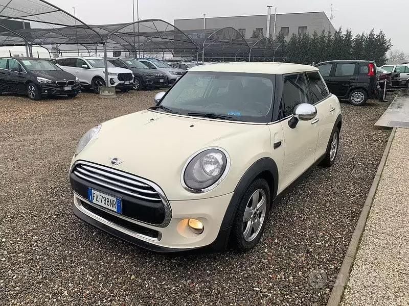 Usata Mini ONE Business 95 CV (69 kW) 2015 Utilitaria